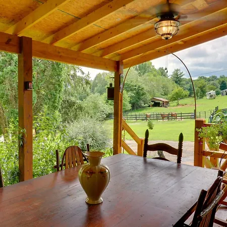Mtn-View Warne Cabin Hot Tub, Wine Cabinet!